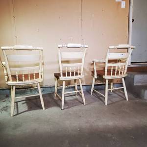 lot 071 image: 3 Vintage L Hitchcock Windsor Side Chair Floral Stenciled ($600) NO RESERVE