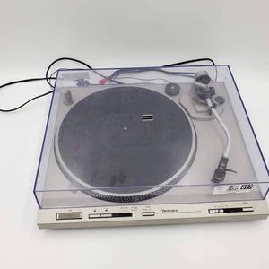 lot 077 image: Vintage Technics SLD205 Direct Drive Automatic Turntable