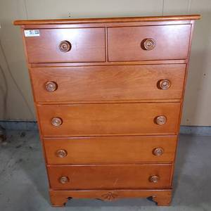 lot 081 image: Vintage Tall 6 Drawer Dresser