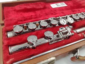 lot 088 image: Vintage Artley Flute with Original Case #110104
