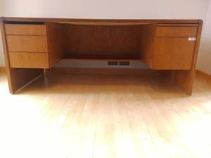 lot 090 image: Vintage Oak Desk 72x29x36