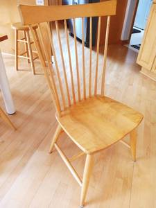 lot 108 image: Maple Table w 5 Shaker Chairs From Room & Board