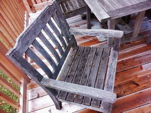lot 110 image: Teak Table and Chairs by Gloster