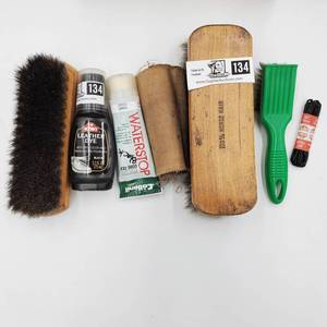 lot 134 image: Shoeshine Kit