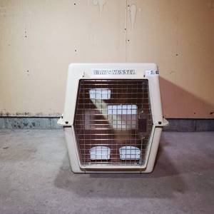 lot 139 image: Large Petmate Vari Dog & Cat Kennel