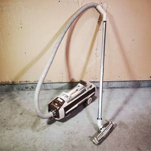 lot 141 image: Vintage 1970s Electrolux Vacuum with all accessories (works great)