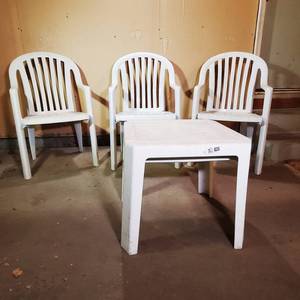 lot 152 image: 3 Grosfillex Lawn Chairs and 1 Table