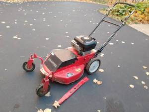 lot 174 image: Snapper Lawnmower with extra blade (for parts and repair)