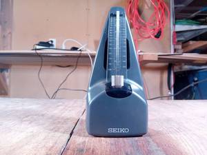 lot 100 image: Seiko Metronome Electronic Works