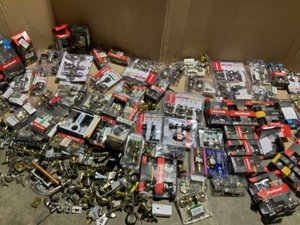 lot 8 image: GAYLORD WITH ASSORTED DOOR HARDWARE & DOOR-SETS WITH DIFFERENT MODELSSTYLES SEE PICS