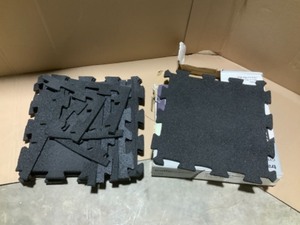 lot 51 image: Traficmaster Gym interlocking Tiles