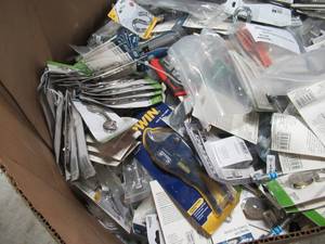 lot 327 image: WHOLESALE MIXED PALLET OF HAND TOOLS, BOLTS AND HARDWARE