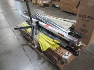 lot 410 image: WHOLESALE MIXED PALLET OF MISCELLANEOUS INDOOROUTDOOR, FURNITURE