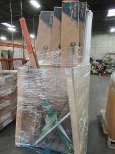 lot 107 image: WHOLESALE MIXED PALLET OF MISCELLANEOUS 8 SHOPLIGHTSTROFFERS & MORE