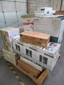 lot 116 image: WHOLESALE MIXED PALLET OF MISCELLANEOUS PEG BOARD PANELS, LIGHTING & MORE