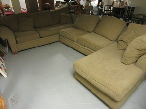lot 401 image: SECTIONAL SOFA