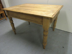lot 408 image: SOLID WOOD RUSTIC TABLE