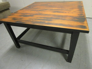 lot 414 image: COFFEE TABLE