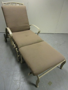 lot 416 image: CHAISE LOUNGE