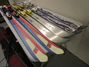 lot 423 image: DOWNHILL SNOW SKIS WITH BINDINGS, POLES, TRAVEL BAGS, ROSSIGNOL, VOLANT, K2- BRAND