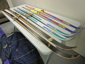 lot 425 image: CROSS COUNTRY SNOW SKIS, TOPPEN TUR-LETT, TRAK NOWAX, ALPINA-BRAND, TRAVEL BAGS