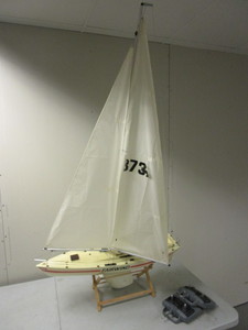 lot 432 image: KYOSHO FAIRWIND RADIO-CONTROLLED SAILING YACHT