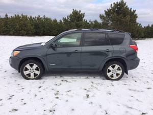 lot 2 image: 2007 Toyota Rav 4 Sport 4x4