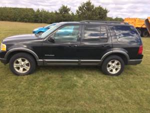 lot 4 image: 2002 Ford Explorer XLT 4x4