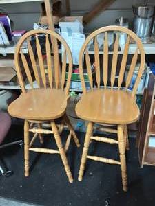 lot 2 image: Pair Of 30 Seat Height Bar Stools