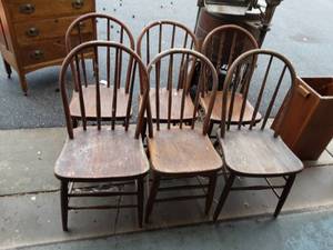 lot 8 image: 6-Bow Back Wood Chairs