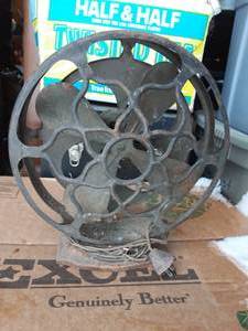 lot 28 image: Vintage Wall Mount Metal Fan
