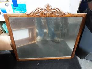 lot 37 image: Vintage Wood Frame Mirror 32x30