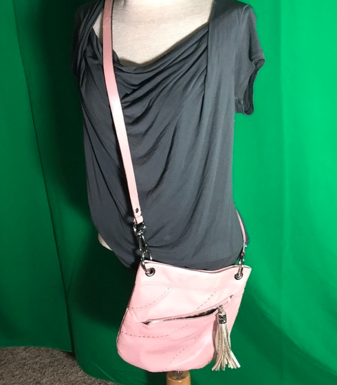 lot 39 image: B. Makowski Pink Leather Crossbody
