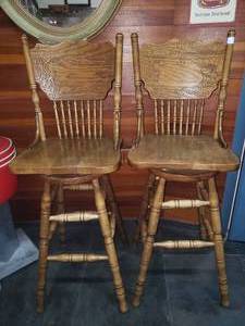 lot 20 image: Pair of Oak Swivel Bar Stools