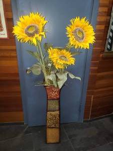 lot 30 image: Large Metal Vase wBig Sunflowers