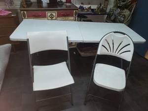 lot 70 image: 6 PDG Folding Table & 2 Chairs
