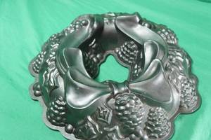 lot 41 image: Nordic Ware Christmas Wreath Mold