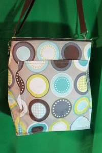 lot 44 image: Thirty-One Soft Cooler and Aeropostale Tote