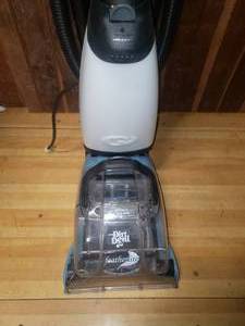 lot 92 image: Dirt Devil Featherlite Deluxe Carpet Shampooer