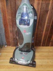 lot 74 image: Hoover Savvy Bagless Vacuum Cleaner