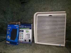 lot 66 image: Holmes Air Cleaner & Filters