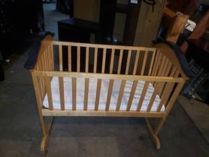 lot 11 image: Simply Sweet Oak Baby Cradle