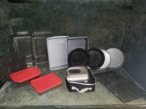 lot 78 image: Get Ready for the Holidays - Large Lot of Bakeware & Hand Mixer