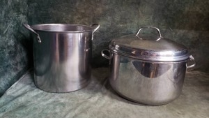 lot 84 image: Farberware Aluminum Clad Stainless Steel Pot wLid