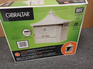 lot 92 image: Hamilton Premium Large Locking Aluminum Post Mount Mailbox White open box - no key