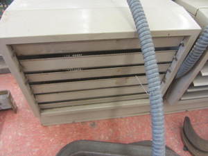 lot 35 image: Berko hanging garage heater, single...