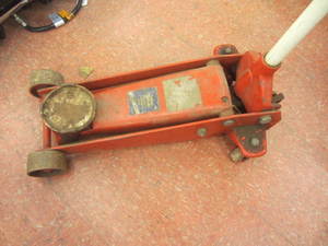 lot 46 image: Floor jack, two ton...