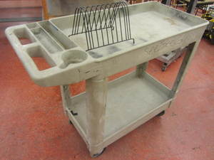 lot 72 image: Rubbermaid shop cart...