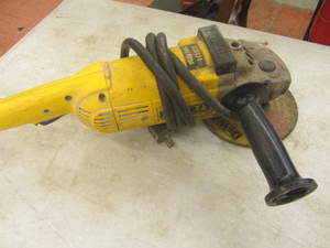 lot 107 image: DeWalt 7 angle grinder D2474...