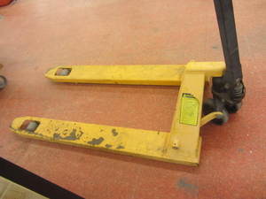 lot 51 image: Pallet jack...